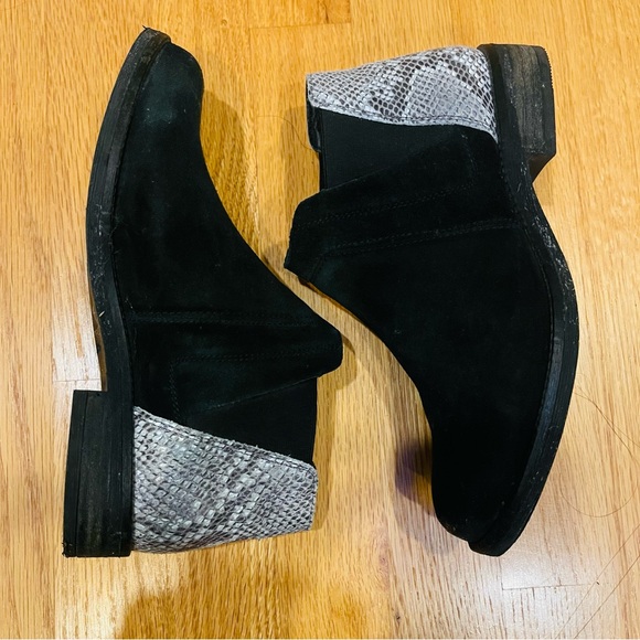 CLARKS Twin Set - Women's Suede and Leather Ankle Boots - Size 7 - Picture 5 of 16